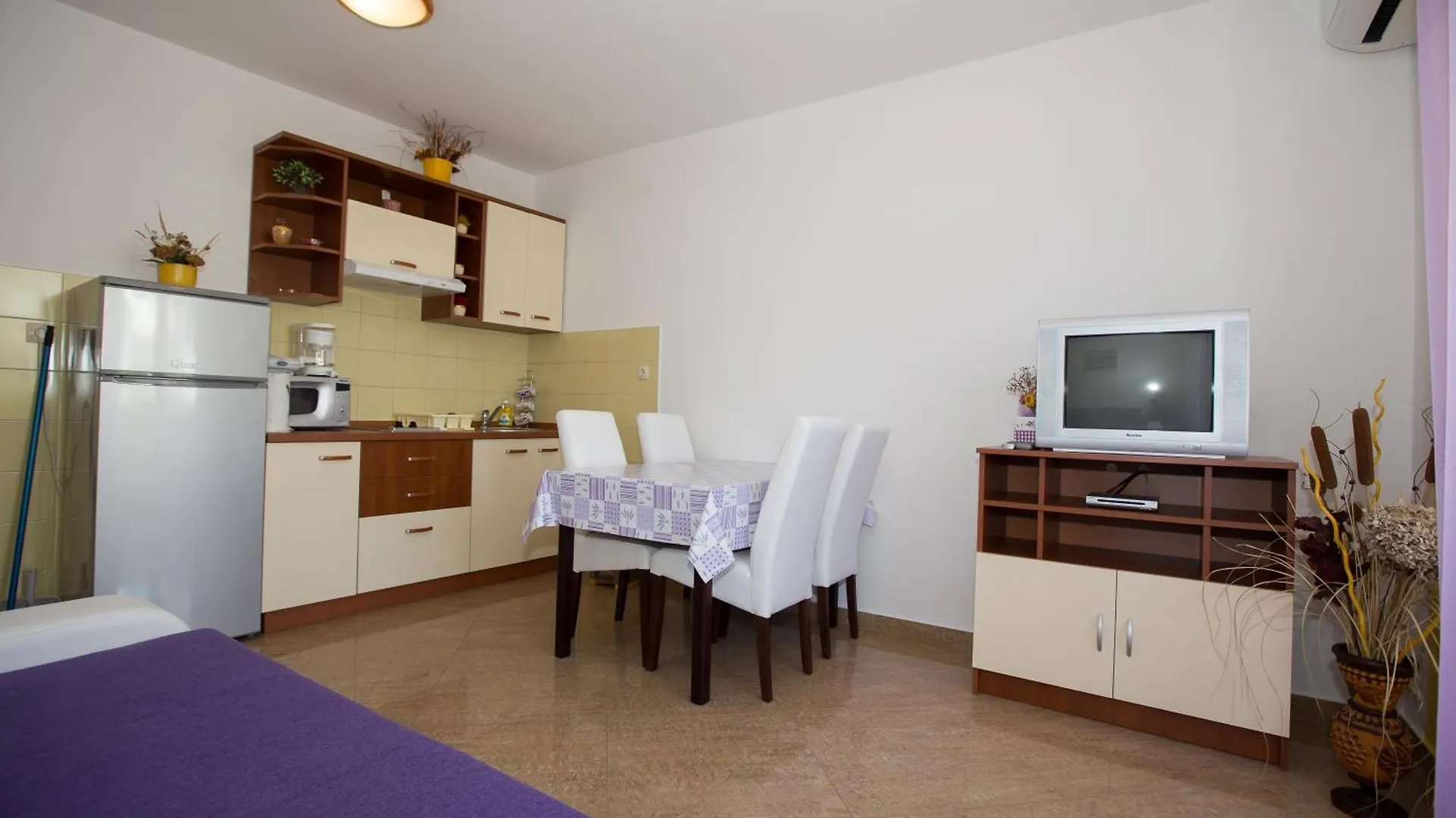 Apartments With A Parking Space Lopar, Rab - 23156