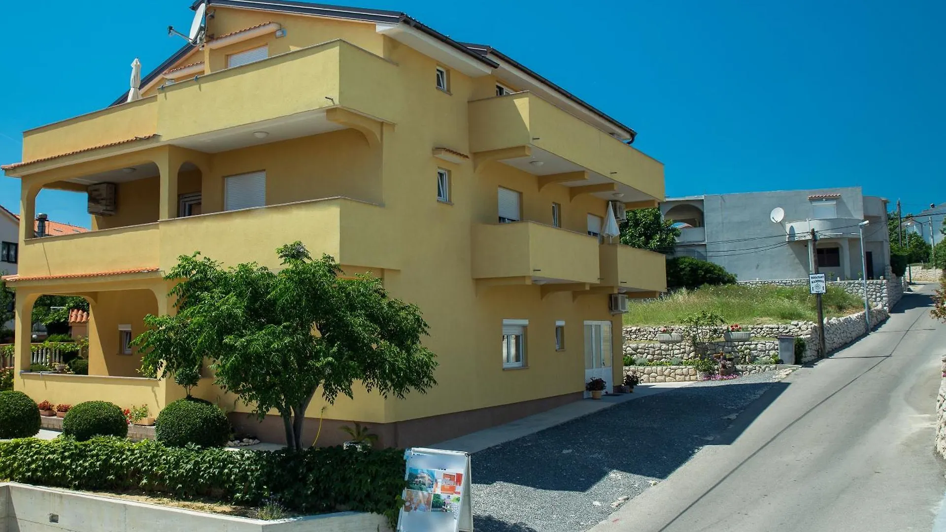 Apartments With A Parking Space Lopar, Rab - 23156